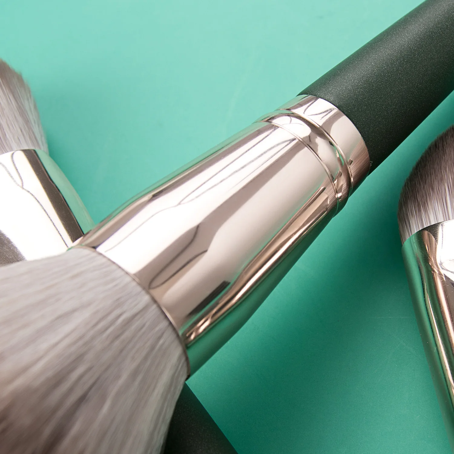 14 個のメイクアップ ブラシ セット - プロの美容ツール キット用のファンデーション、アイシャドウ、パウダー ブラシ