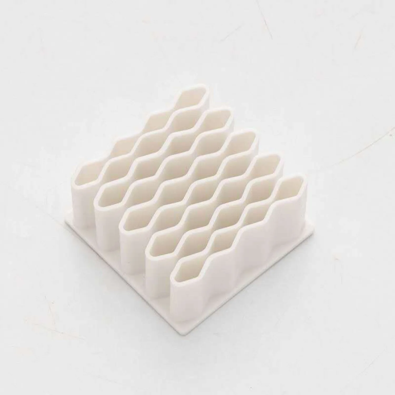 منظم المراهم مكون من 32 فتحة - صندوق تخزين الأدوية متعدد الأقسام للعناصر الصغيرة - مثالي لتنظيم الحمام والزينة