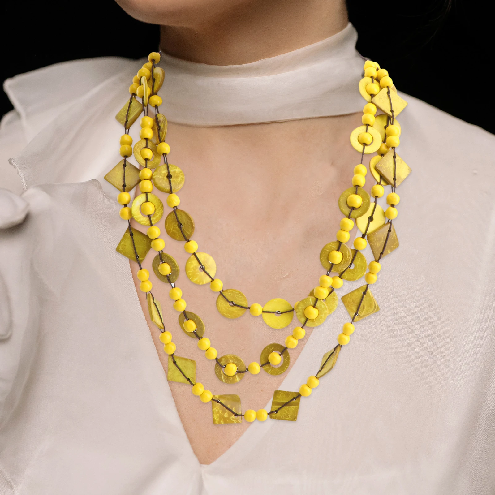 

Retro Bohemia Necklace Peacock Blue Wooden Beads Coconut Shell Pendant Elegant Alluring Jewelry For Women Girls Daily Wear