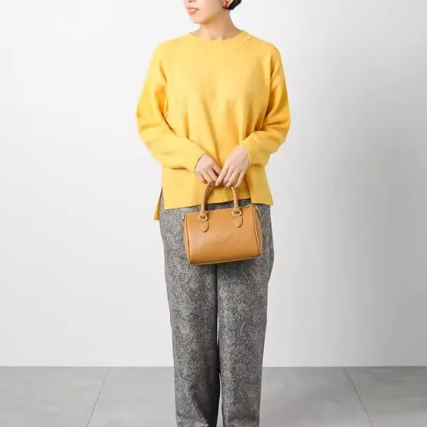 ゆったりとしたラウンドネックプルオーバーセーター レディース カラー シンプルデザイン 伸縮性あり 新品 スタイリッシュな日本製ニットウェア