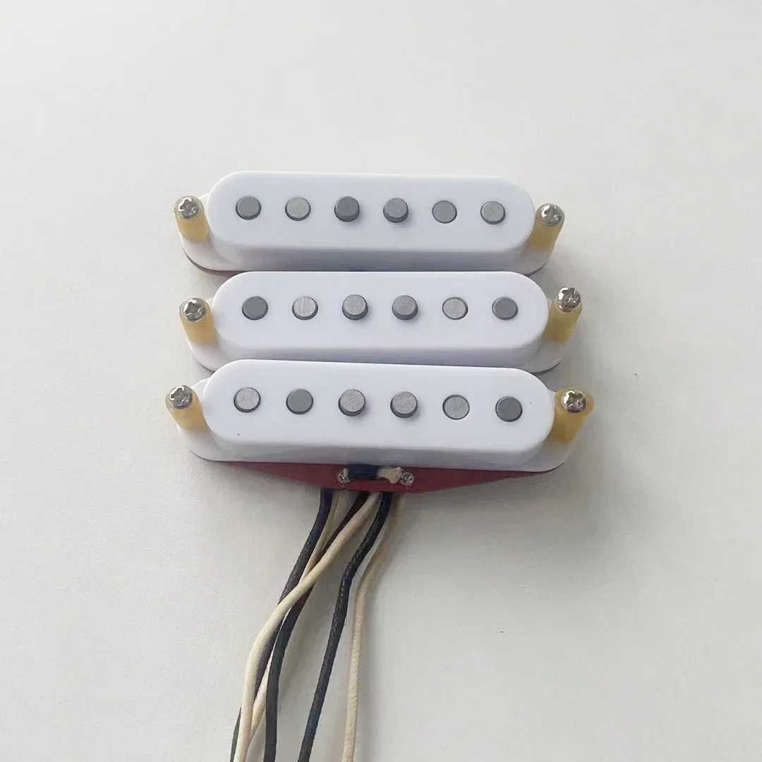 nouvel-accessoire-de-guitare-electrique-style-annees-80-micro-sss-alnico-5-pour-guitare-electrique-micro-bobine-a-la-main-avec-fond-rouge