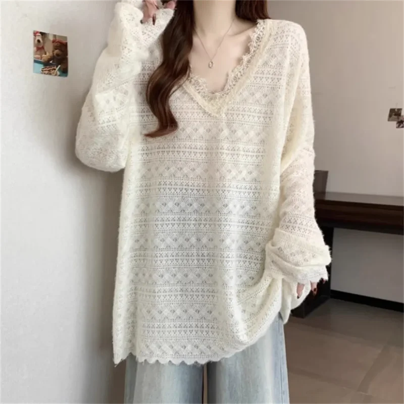 

Свободная белая футболка, женские футболки с v-образным вырезом, кружевные топы, универсальная футболка с длинными рукавами для полных девушек, полые женские футболки