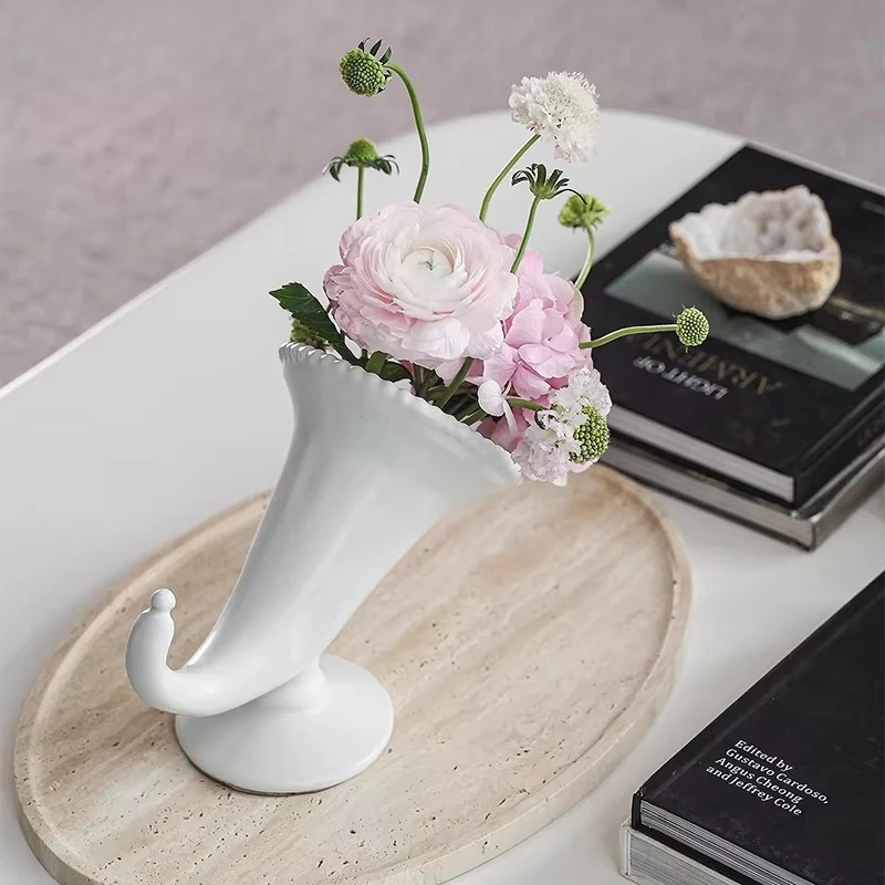 Art Deco Handmade White Ceramic Matt Tabletop Flower Vase Nordic Style Home Decor Vase For Living Room Wedding