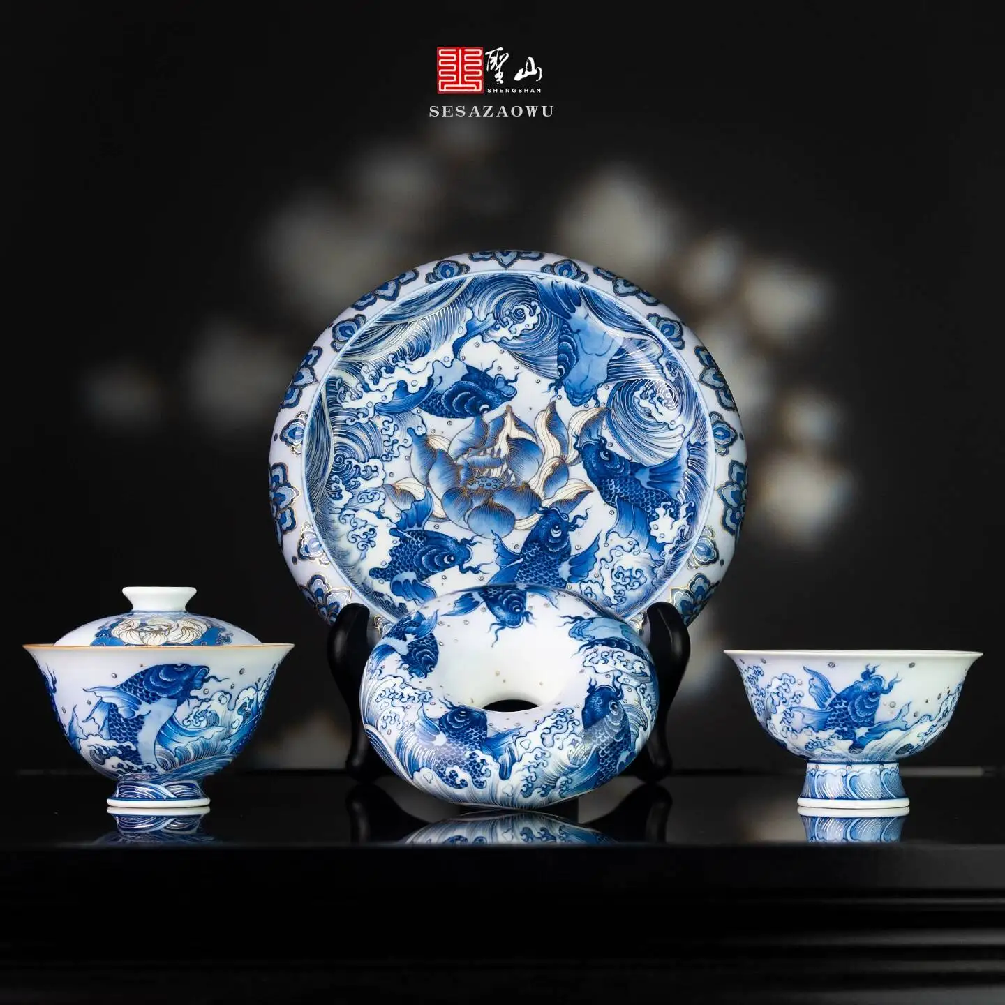 Xunzhen Tang Blue White Porcelain Purple Gold And Silver《Lianyou Five Blessings》Koi Ceramic Covered Set Cup Tea Bowl