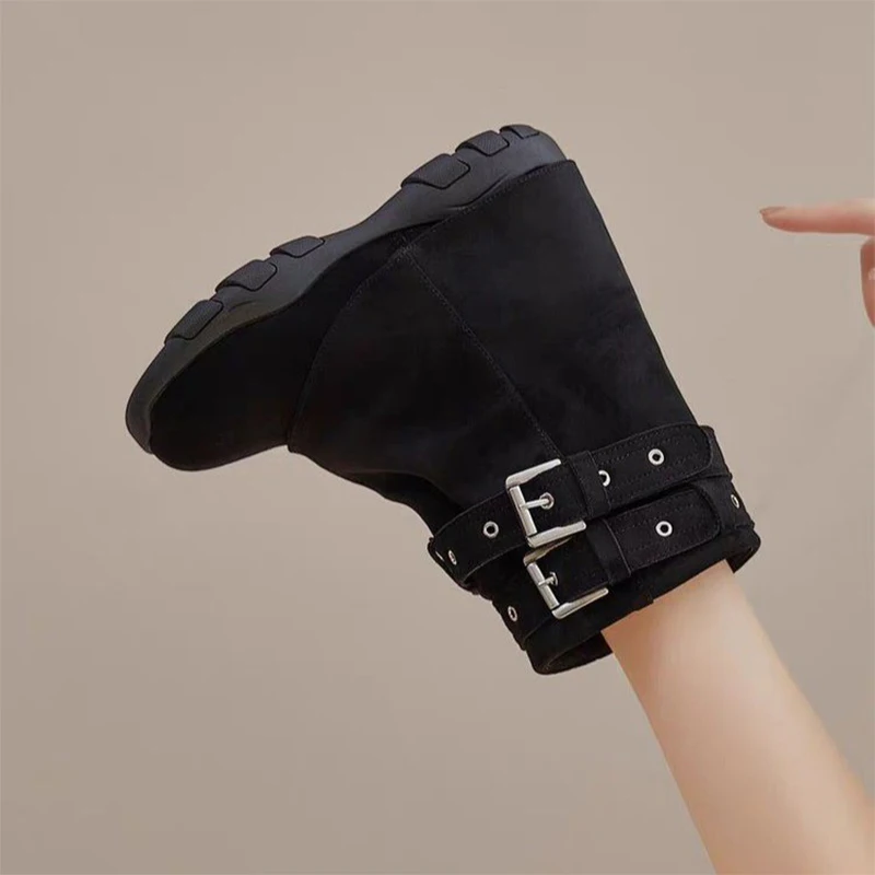 الشقق النساء الأحذية أحذية مصممين امرأة 2025 الشتاء الاتجاه الرياضة حذاء كاجوال موضة أحذية بوت قصيرة المشي حذاء رياضة Mujer الثلوج بوتاس