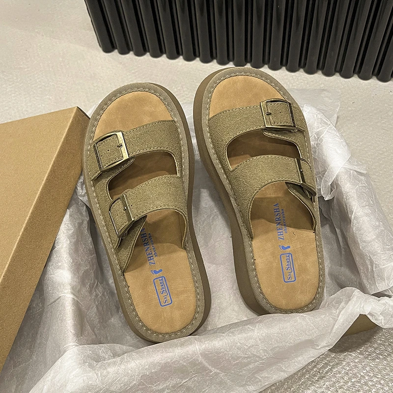 Nuove scarpe estive con plateau per infradito con fibbia in metallo da donna scarpe da spiaggia traspiranti e resistenti