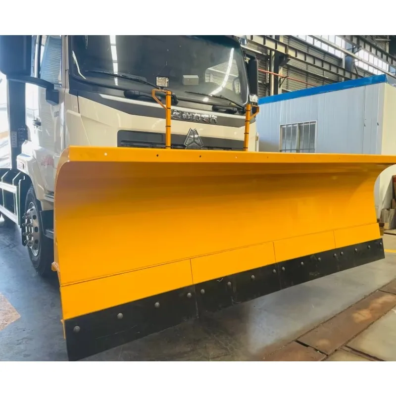 Multi-functional Compactor I Garbage Truck Equipped with a Snowplow and Snow Brush.