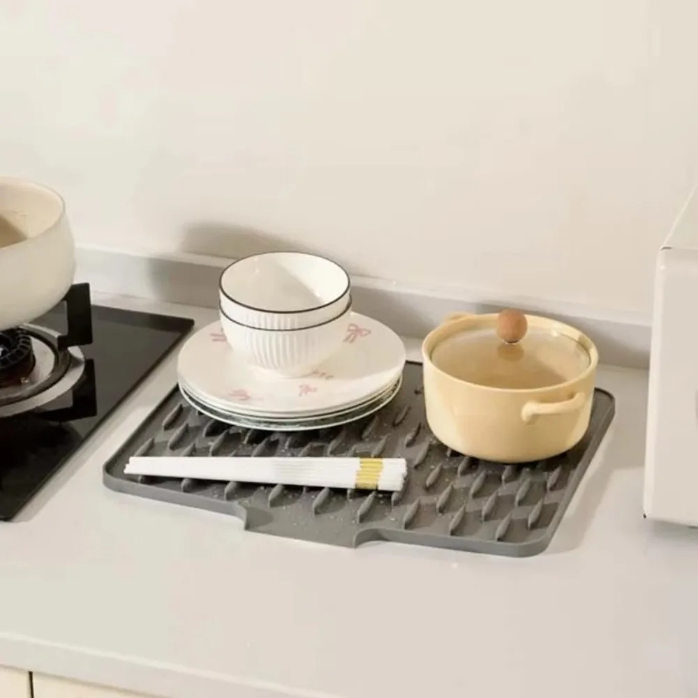 Silicone Kitchen Drainage Mat Sloped Heat Resistant Silicone Drain Mat Multi-Function Non-Slip Base Countertop Drain Mat