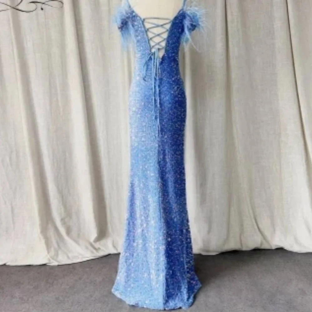 2024 Elegant Sky Blue Sequin Prom Card Shoulder Sleeveless Side Slit Evening Gown Back Strap Strap Special Occasion Gown