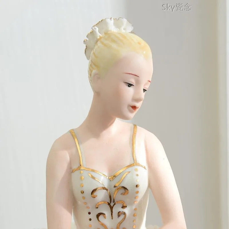 European ceramic character ornament, beautiful girl dancing ballet girl porcelain puppet high-end handicrafts creative luxury