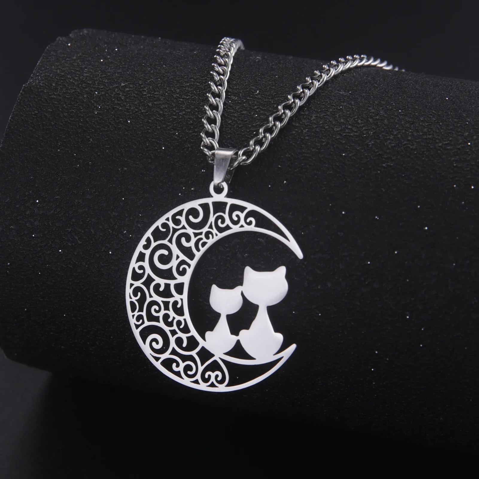 Skyrim Two Little Cats Moon Pendant Stainless Steel Necklace Men's and Women's Fashion Cute Cat Valentine's Day Gift Jewelry New