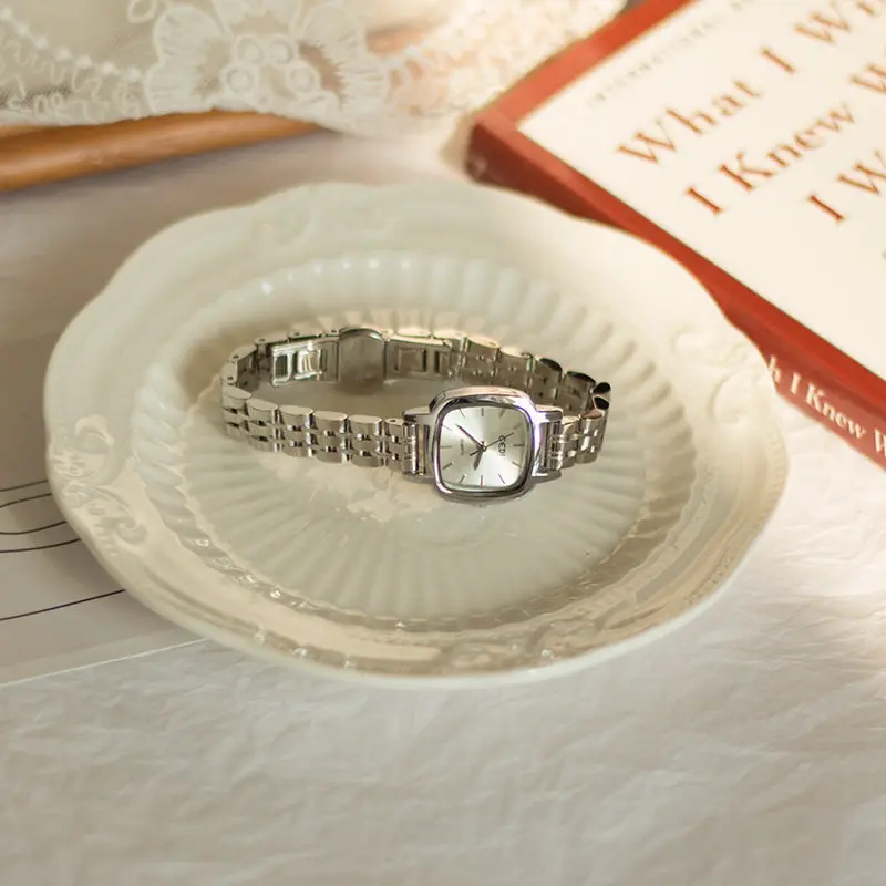 New Stainless Steel Strap Square Dial Watch For Women Simple Yet Luxurious, High-End Casual And Versatile With An Elegant Style.