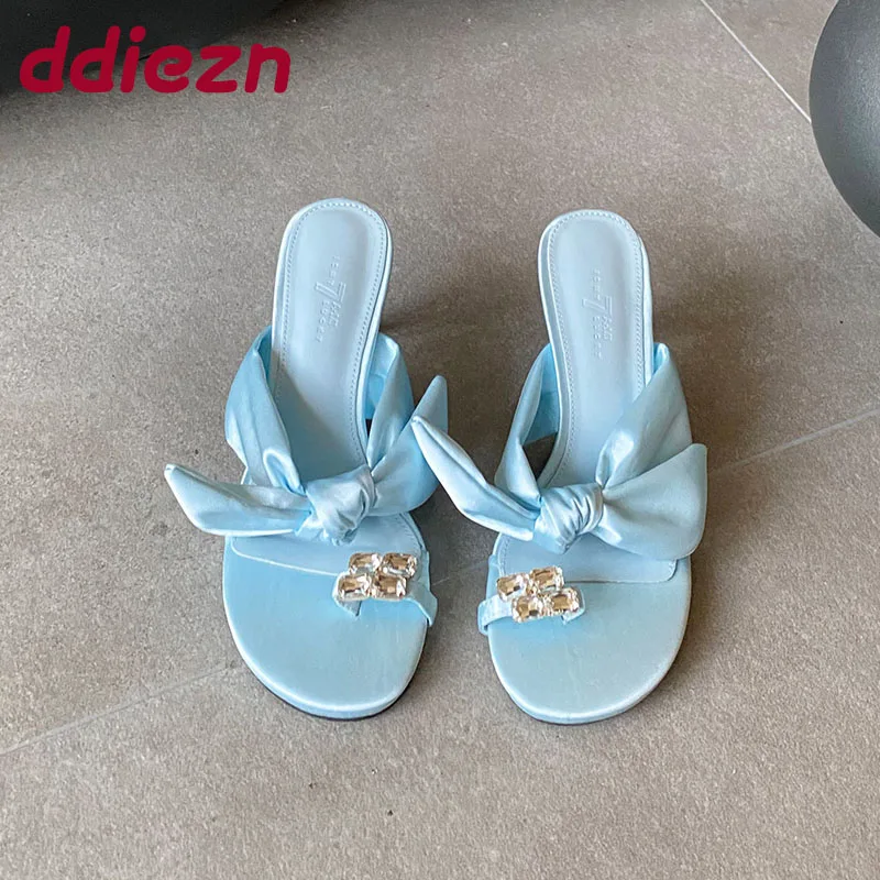 

Female Thin Heels Slides Slippers Sandals For Women Flip flops Luxury Fashion Rhinestones Ladies Heeled Slippers Shoes Pumps