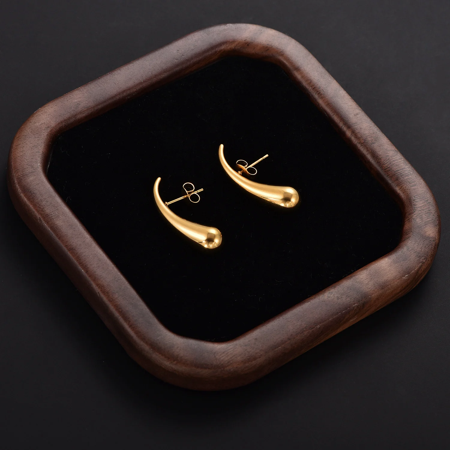 2 Stück Wassertropfen-Ohrstecker aus Edelstahl, Tropfenform, hohl, goldfarben, wasserdicht, Charm-Schmuck für Frauen – Detail 4