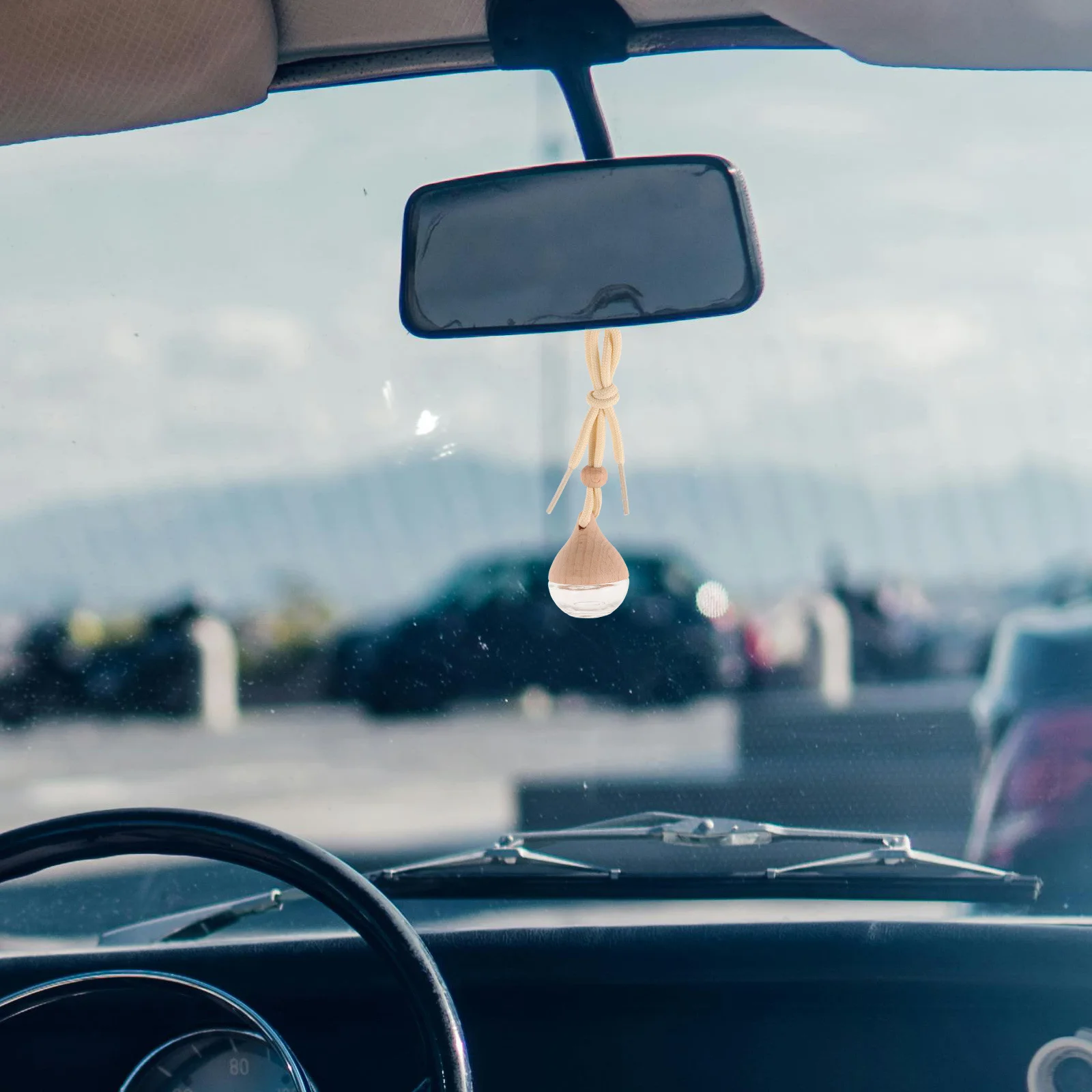 

2Pcs Luxury Car Air Freshener Essential Oil Diffuser Bottles Empty Glass Fragrance Holder for Car Home and Office Use