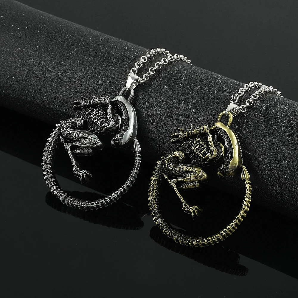Gothic Alien Necklace - Vintag - огляд і ціна Vintage Items