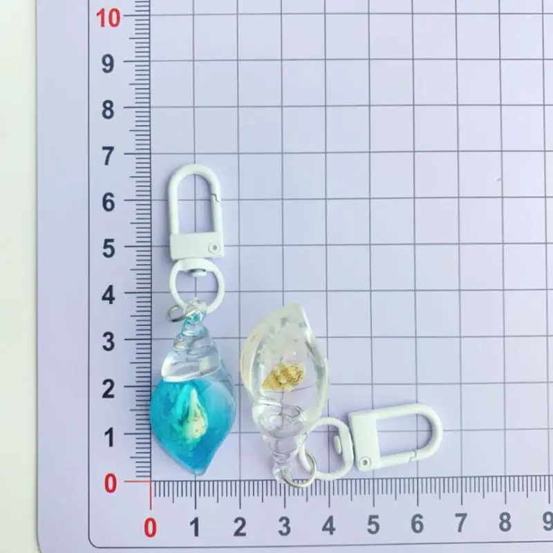 2Pcs Colorful Conch Keychain Floating Oil Element Acrylic Pendant Ideal for Sea Life Enthusiasts