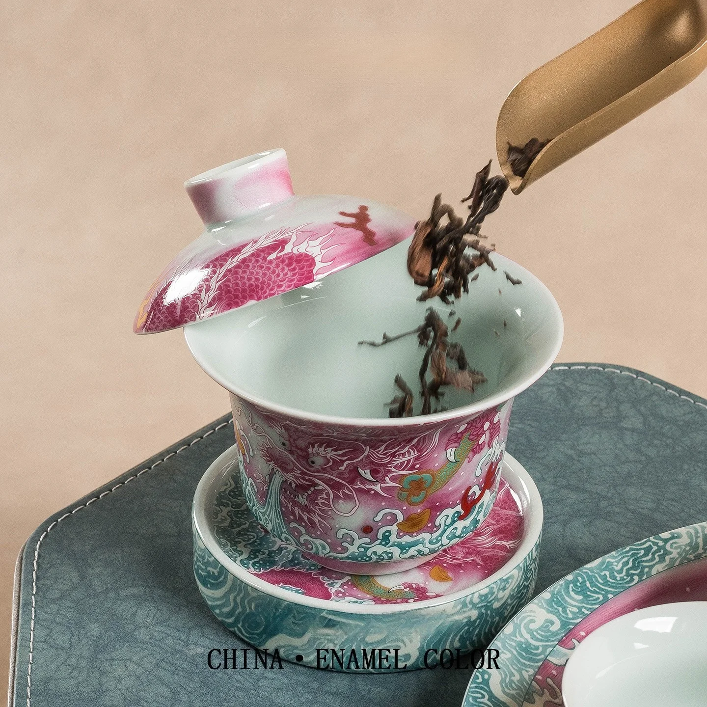 Chinese Enamel Rouge Red Dragon Sancai Gaiwan, Ceramic Tea Bowl, Elegant Kung Fu Teaware for Home Tea Ceremony Decor Gift