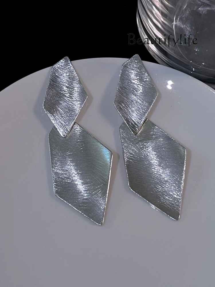 Simple geometric metal wind earrings~ European and American temperament retro cold wind exaggerated texture atmospheric Spice