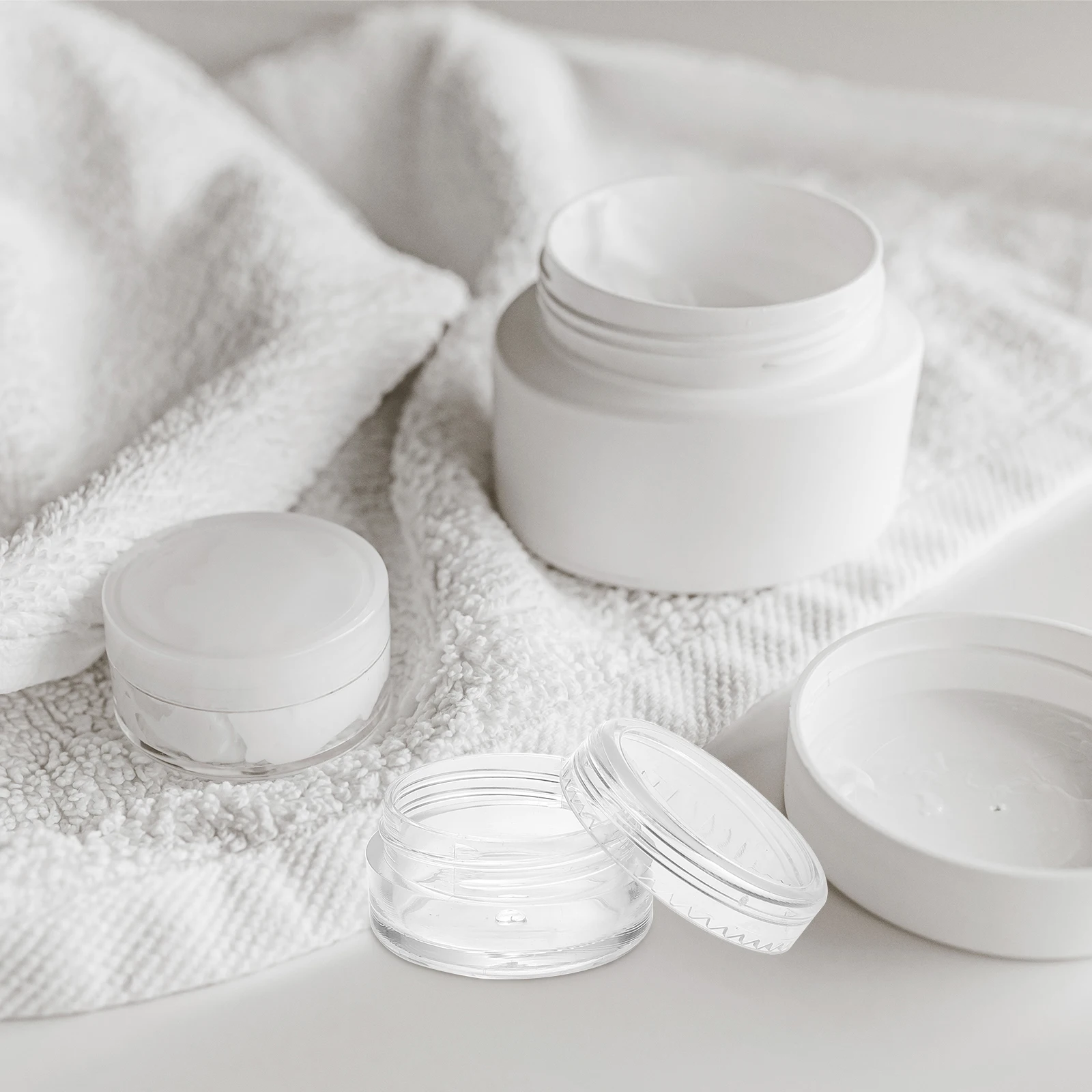 

Refillable Clear Plastic Containers for Cream Lotion Travel Size Anti Flip Caps Sample Jars Boxes Storage Toiletries