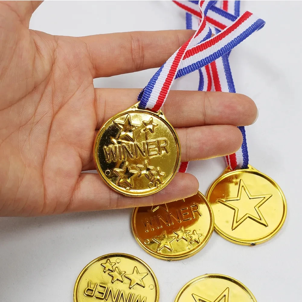 5Pcs Children\'s Gold Winners Medal Hanging Tag Toy Gold Game Medal Toys for Kid Birthday Party Favor Pinata Fillers supplies