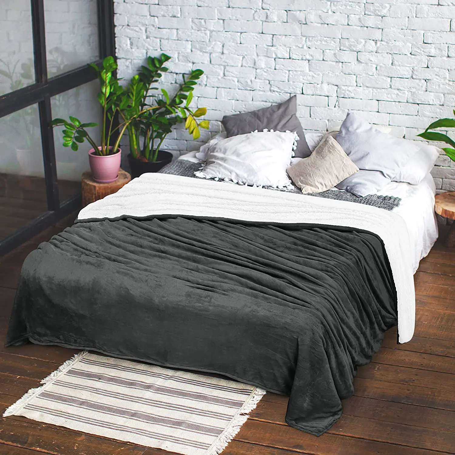 King Size Warm Eco-friendly Plain 2-ply 100% Polyester Flannel Sherpa Blankets & Throws Custom Double Layers Blanket for Winter