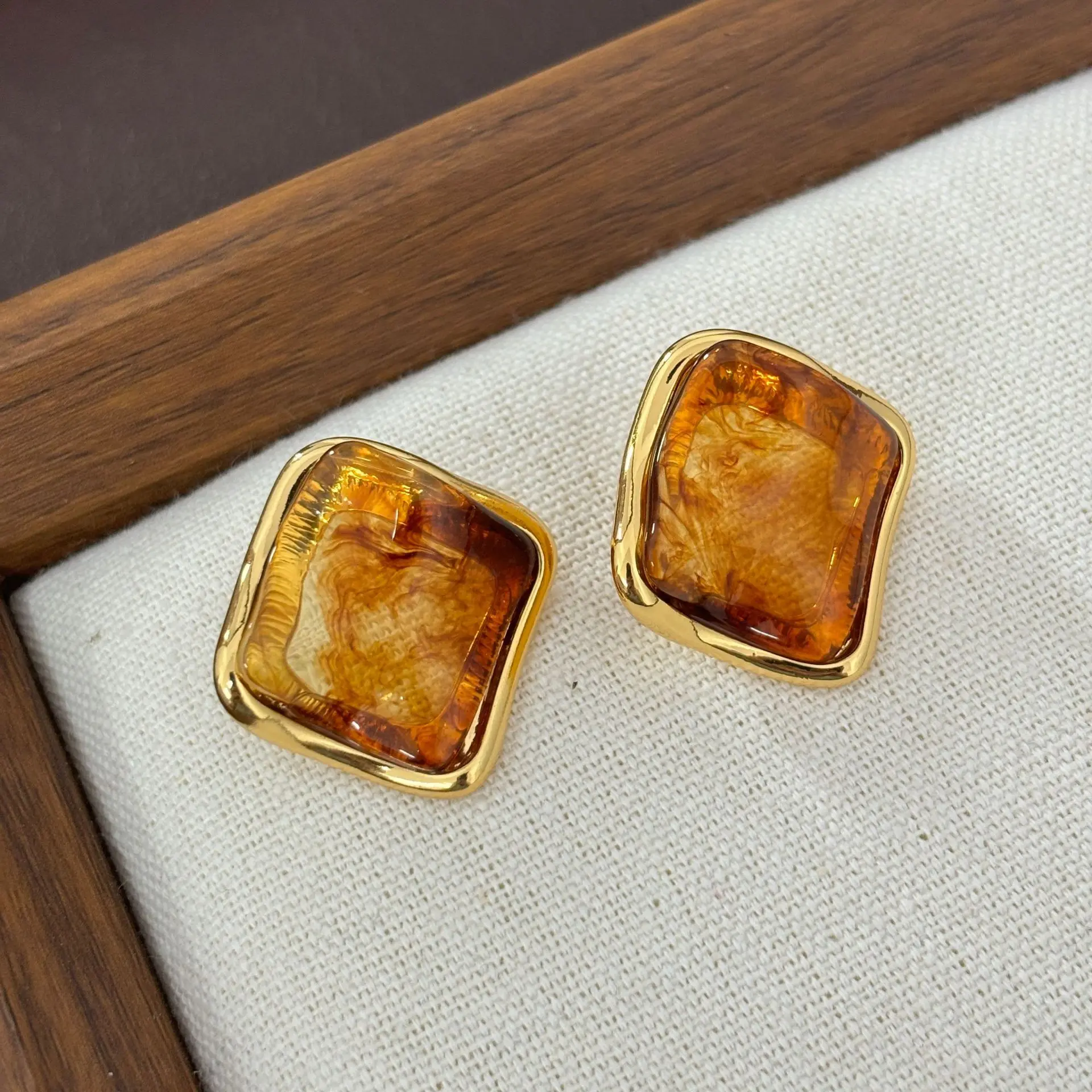 Vintage caramel smudge irregular square stud earrings medieval amber texture earrings light luxury earrings