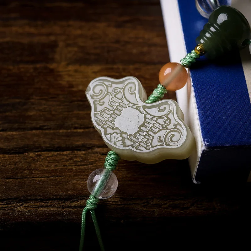 Original white crystal 108-bead Buddhist bracelet a piece of art featuring natural Hetian jade and a Chinese knot desig