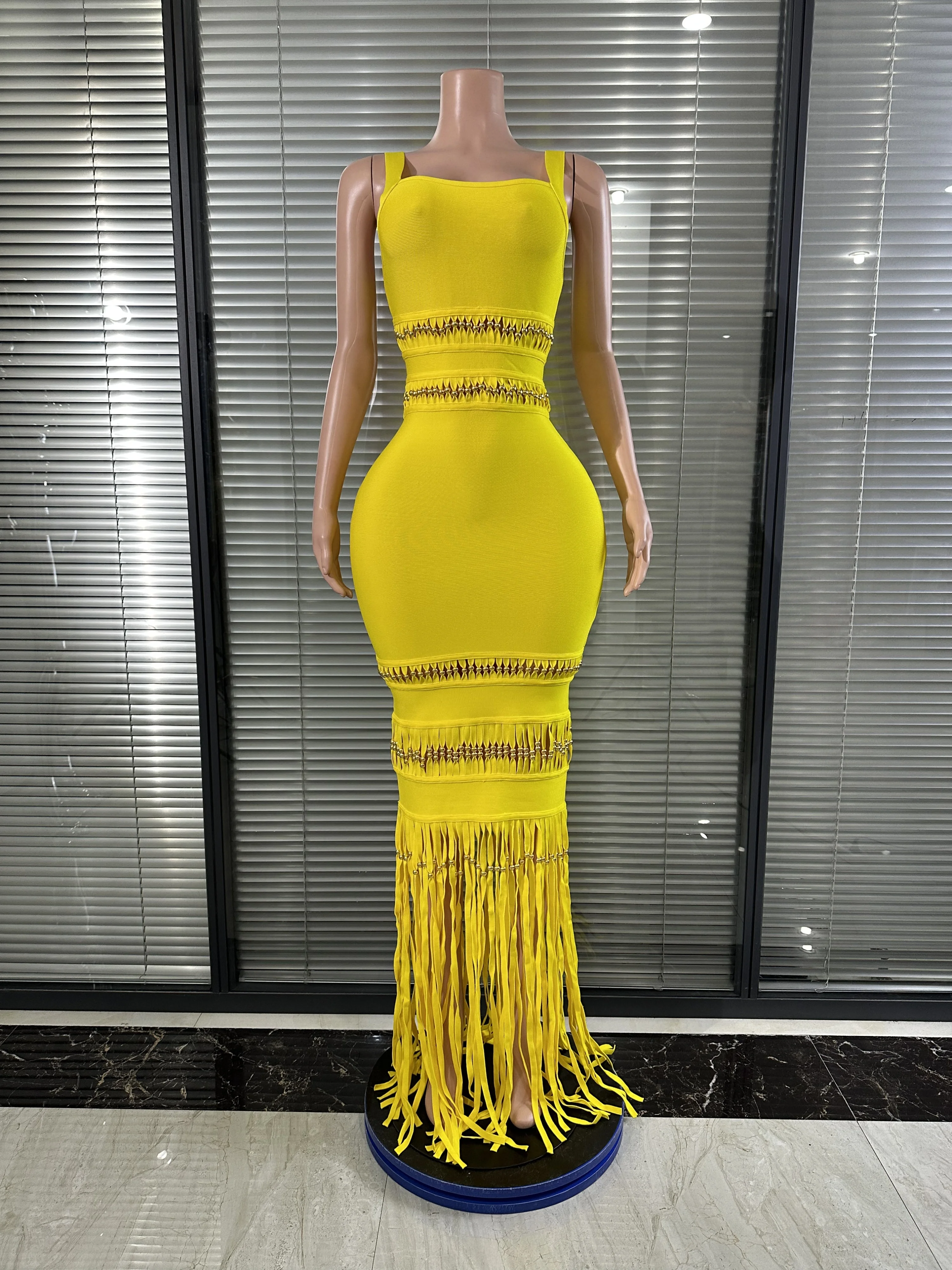 Abito da donna lussuoso senza maniche sexy con colletto quadrato scava fuori aderente lungo nappa aderente con fasciatura elegante ufficio da sera per feste