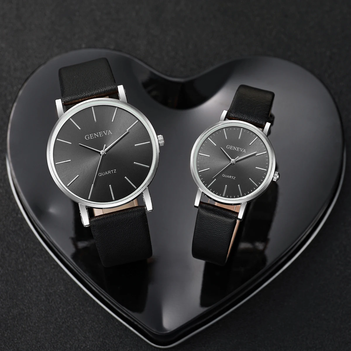 Trendy Couple Versatile Watch Set Romantic Love Bracelet with Simple Leather Quartz Watch for Boys and Girls Gift Festival Gift