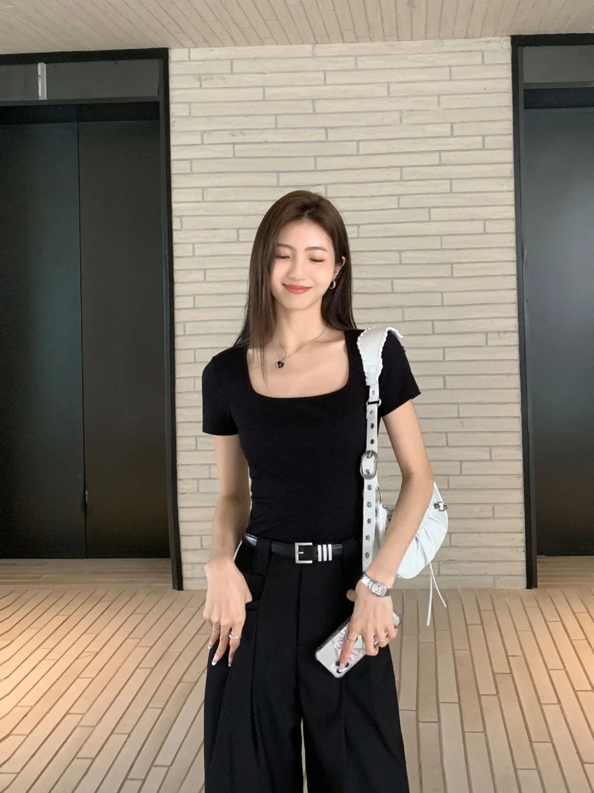 

Mulvan Women's Slim Fit ort Sve T-irt White Square Collar Versatile Color Regular oulder Summer Top