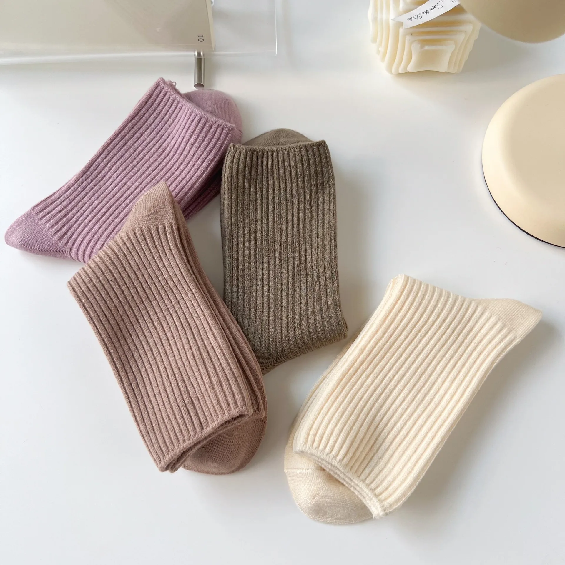 New Women's Retro High Appearance Level Solid Color Socks Spring and Autumn Warm Women's Mid-tube Casual Cotton Socks