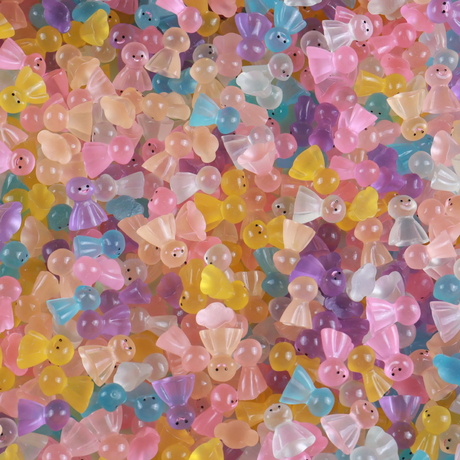 50 sztuk Mini świecąca żywica słoneczna lalka świecąca w ciemności miniaturowa ozdoba dla majsterkowiczów bajkowy ogród akcesoria do dekoracji domku dla lalek