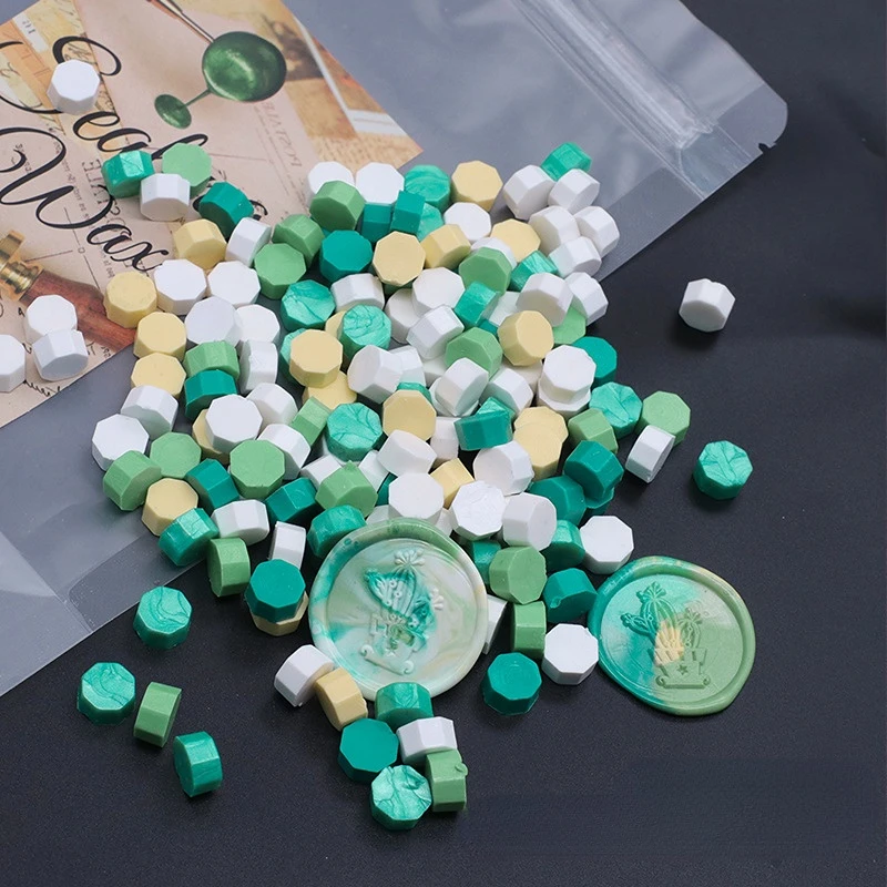 

500 г/пакет, разноцветные лаковые частицы воска