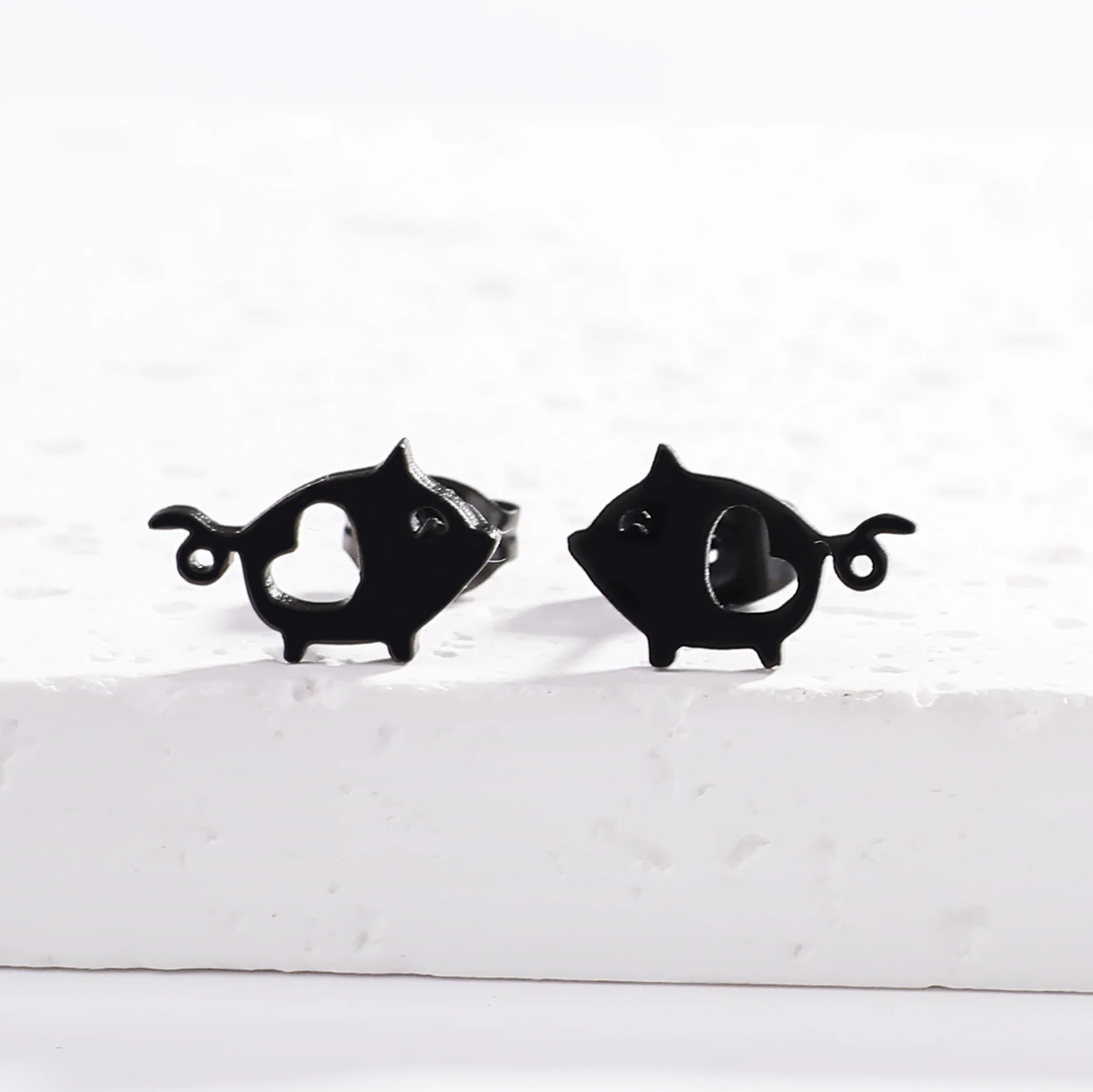 2024 new fashion stainless steel love pig earrings product temperament all match birthday anniversary earrings small gift