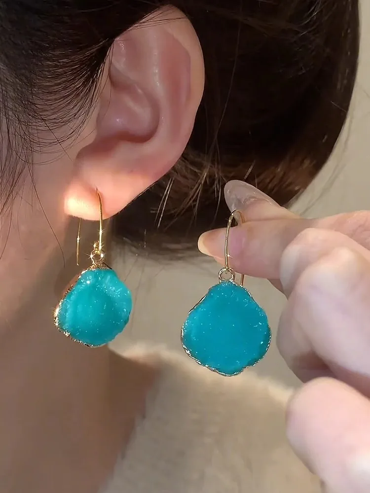 pendientes-de-gota-con-gema-irregular-azul-lagrima-diseno-Unico-y-moderno-joyeria-para-oreja-estilo-verano