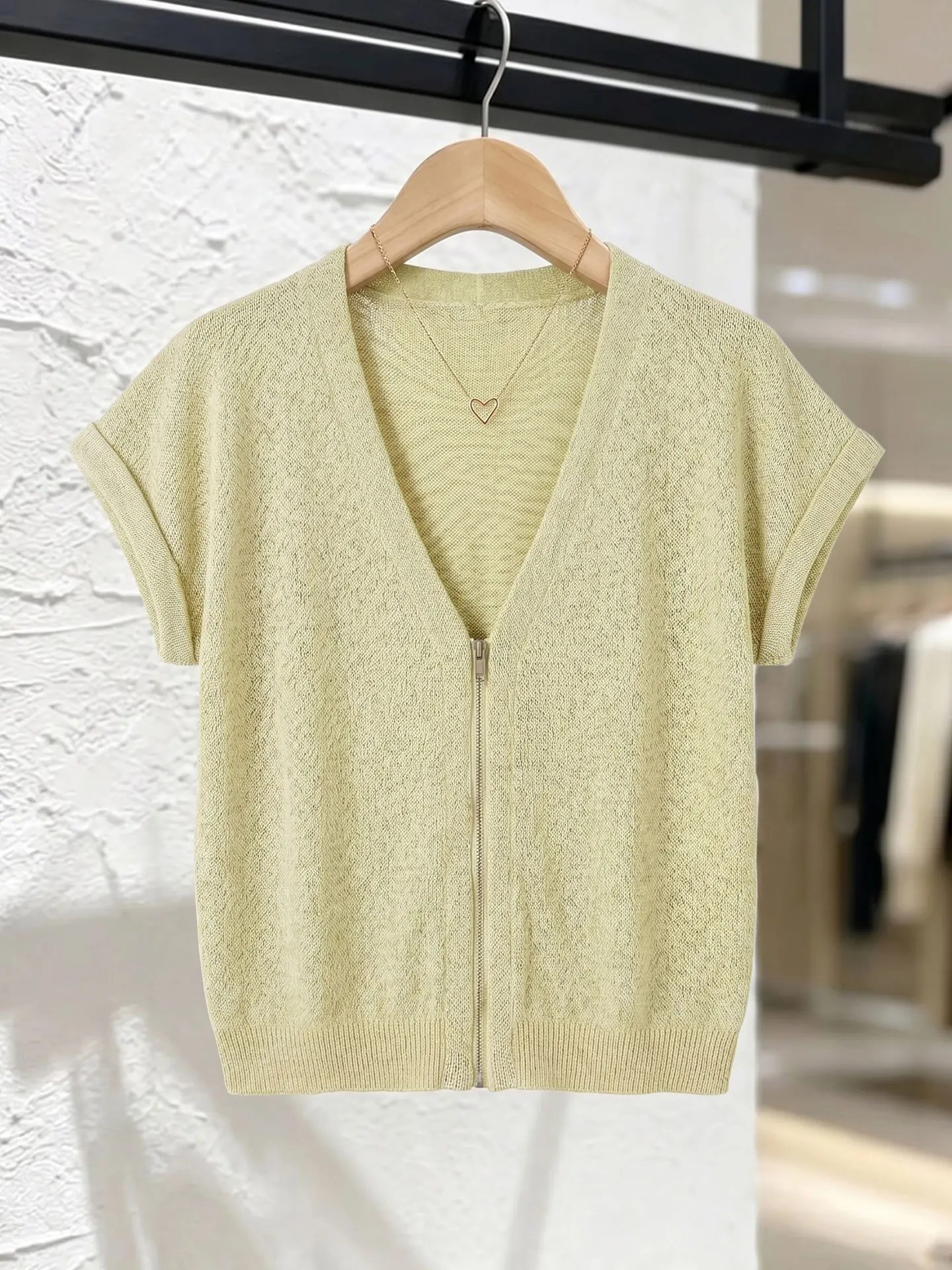 

Korean Style Pure Color V-Neck Zipper Short Sleeve Knitted Top Summer Casual High-End Feeling Simple Manner Commute Wind