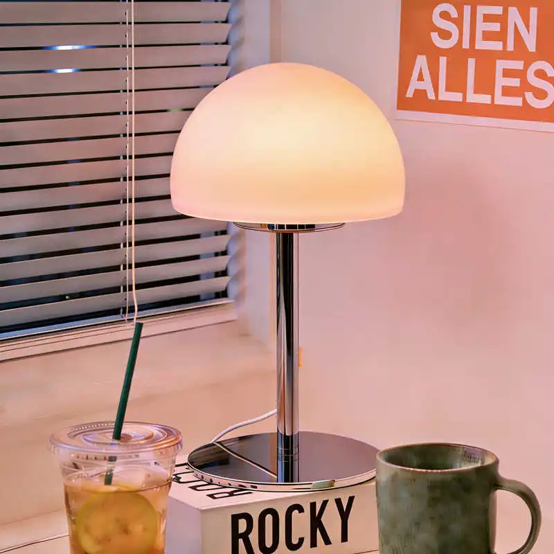 منتصف القرن كريم باوهاوس الحد الأدنى خمر طاولة زجاجية مصباح غرفة المعيشة غرفة نوم عالية الجمالية السرير ديكور المحيطة مصباح