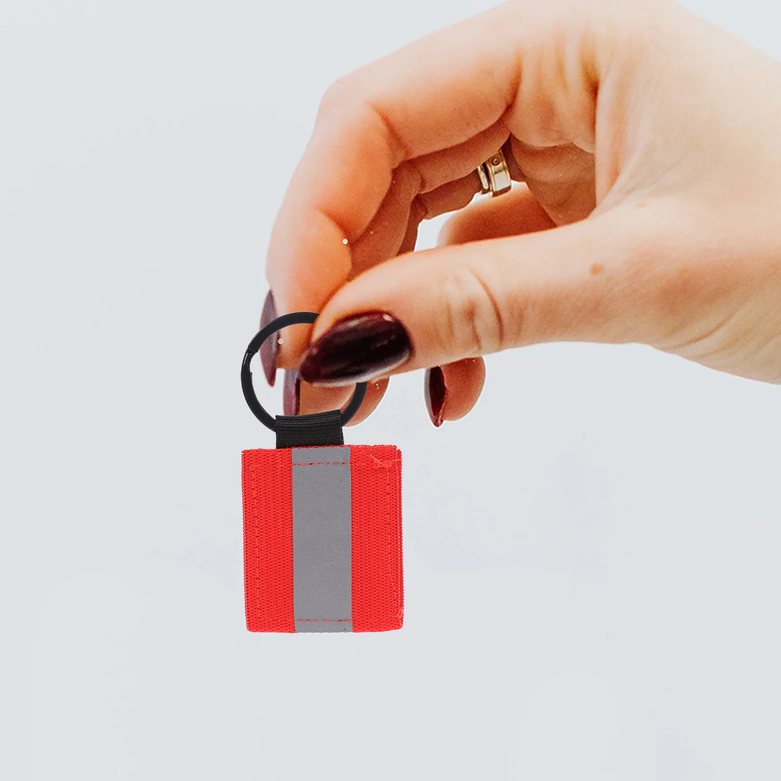 10 قطعة سلسلة مفاتيح عاكسة مزدوجة الجوانب تسميات عاكسات السلامة لحقائب الظهر والسترات ليلة في الهواء الطلق والعتاد الملحقات