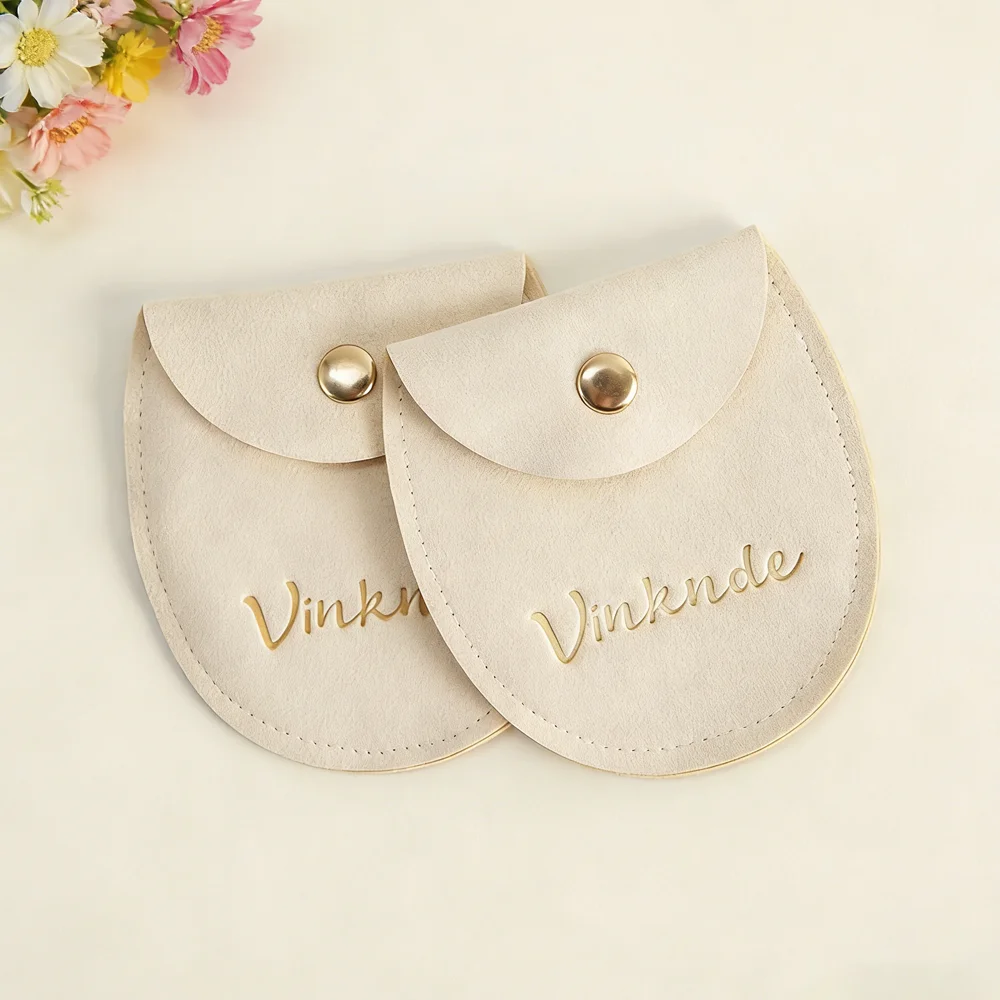 

50pcs Custom logo Cream Microfiber Button Pouch Small Suede Bags Necklace Earring Jewelry Christmas Wedding Gift Packaging Pouch