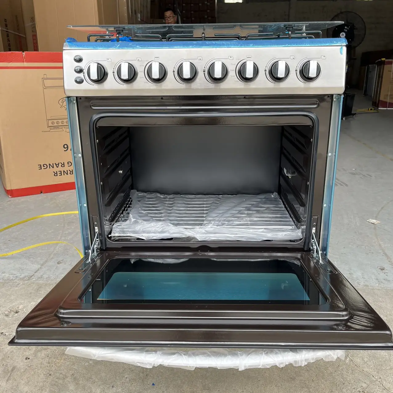 Natural gas cooker with integrated vertical oven Round plug 50 wide Four gas burners Gas cooker 6 burners
