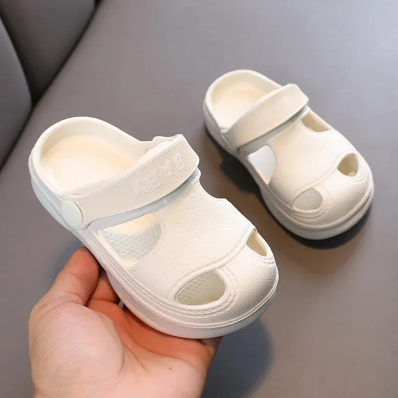 Sommer-Kindersandalen, weiches, rutschfestes EVA-Material, Hausschuhe, einfarbiges Design, Loch, Baby, Sandstrand, für Jungen, Mädchen, Kinderschuhe