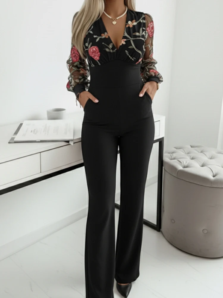 Mono con mangas abullonadas y bordado floral, mameluco acampanado con cintura con parche de malla transparente y cuello en V