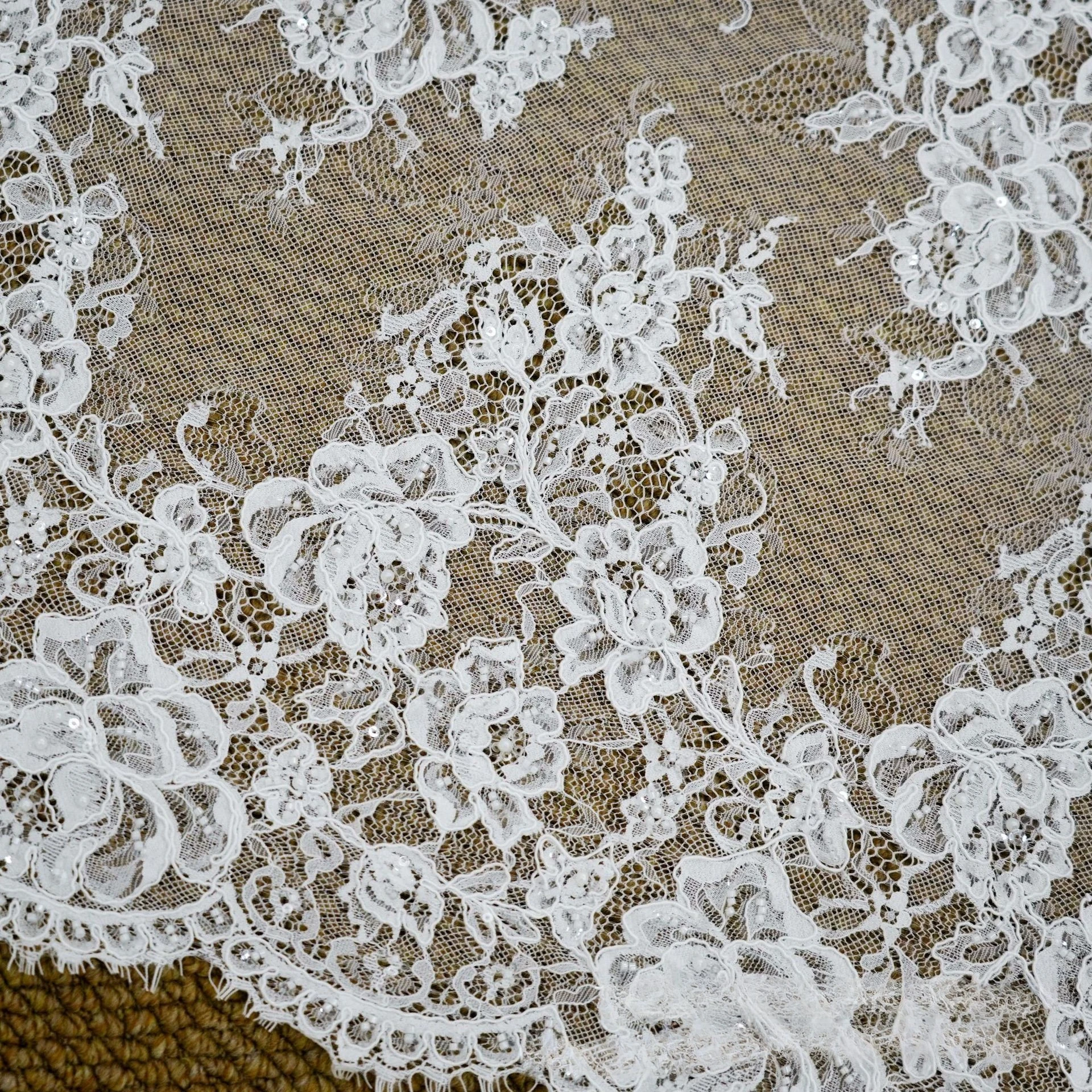 

Белое модное свадебное платье, одежда, классический французский стиль, мягкая кружевная ткань с вышивкой бисером, 3 метра