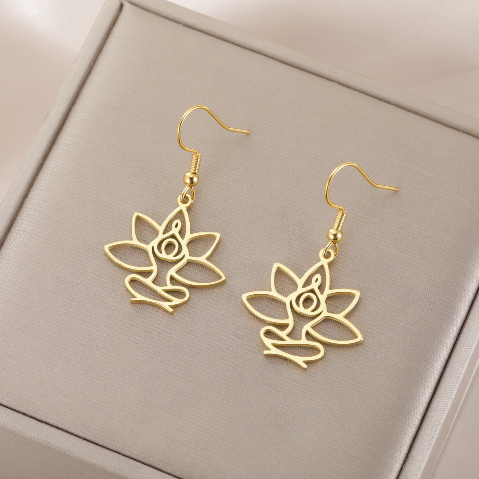 Lucktune Moksha لوتس زهرة استرخى يوغو رمز أقراط خمر الفولاذ المقاوم للصدأ Padmasana المرأة القرط البوذية مجوهرات هدية