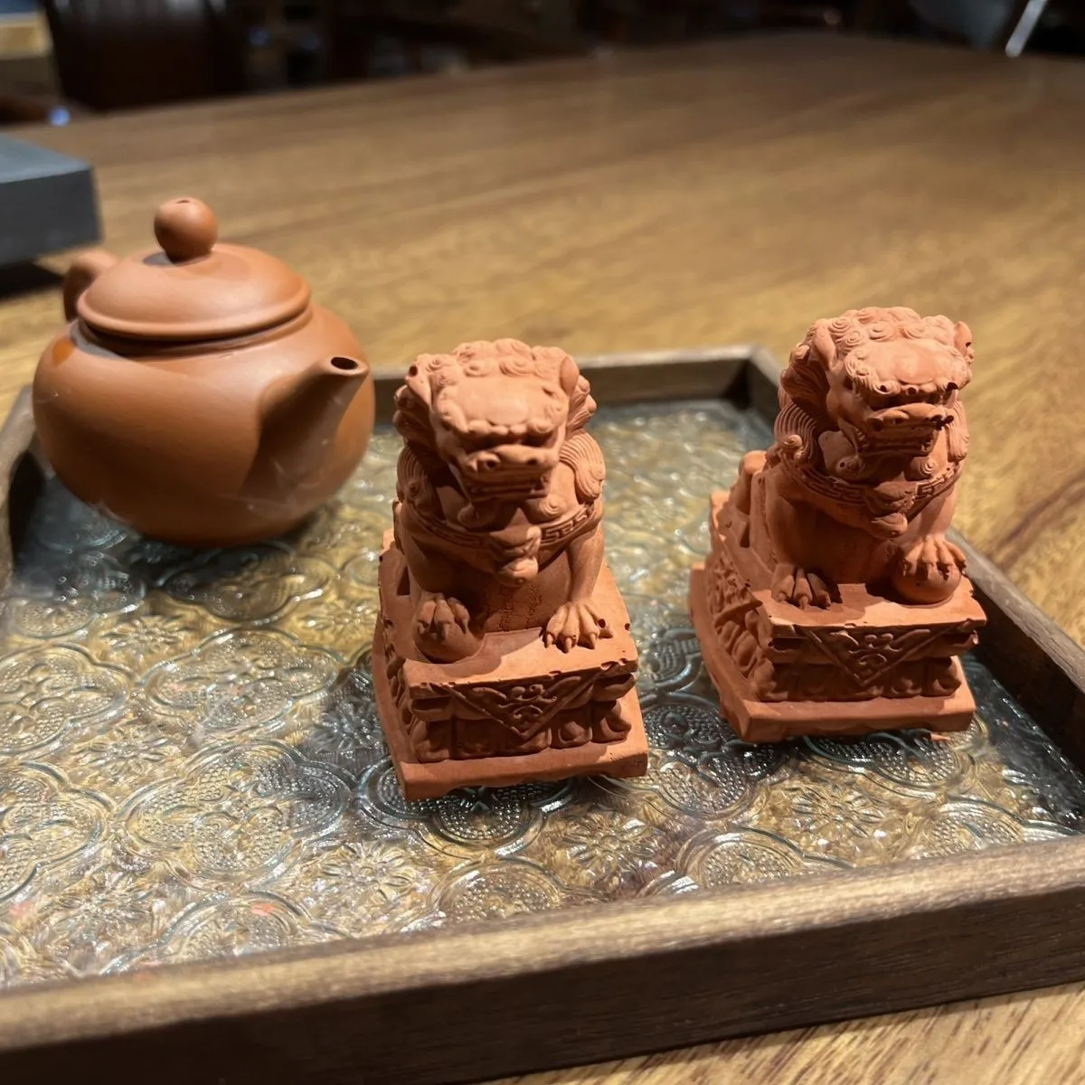 

Minn Red Brick Fortune Lion Tea Pet Pair Креативный Gongfu Декор Фэншуй Коллекция богатства Ремесла Домашний стол Статуя скульптура