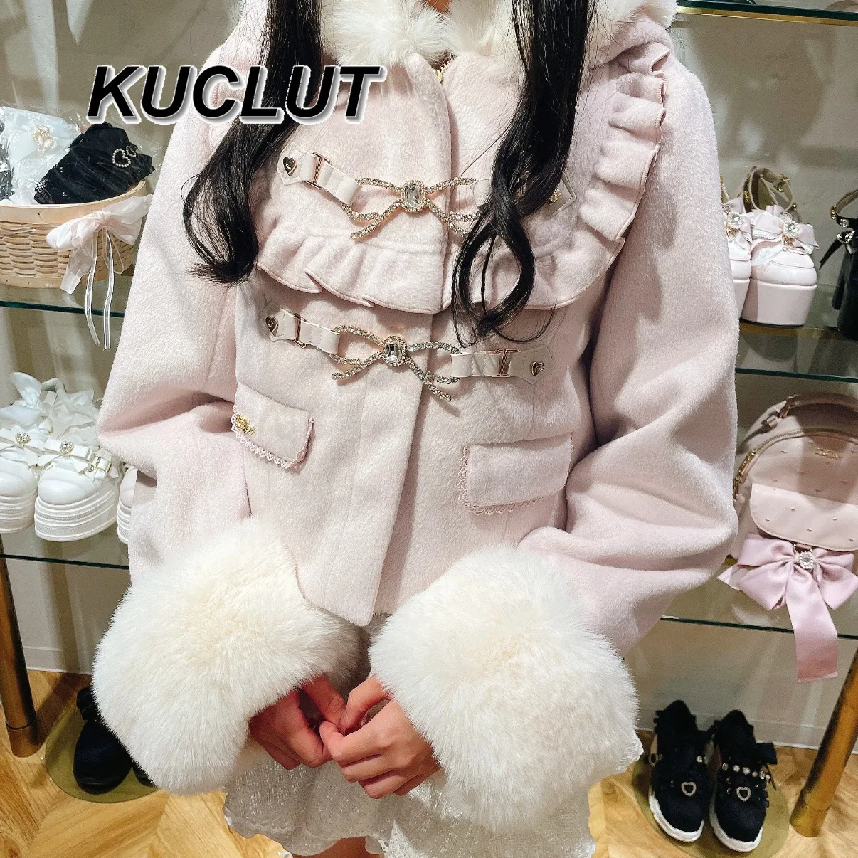 2025 جديد الشتاء الدافئة السترات فام الفرنسية الحلو تصميم القوس المرأة معطف مقنع القلب الجلود زر قصيرة معاطف الصوف السميك