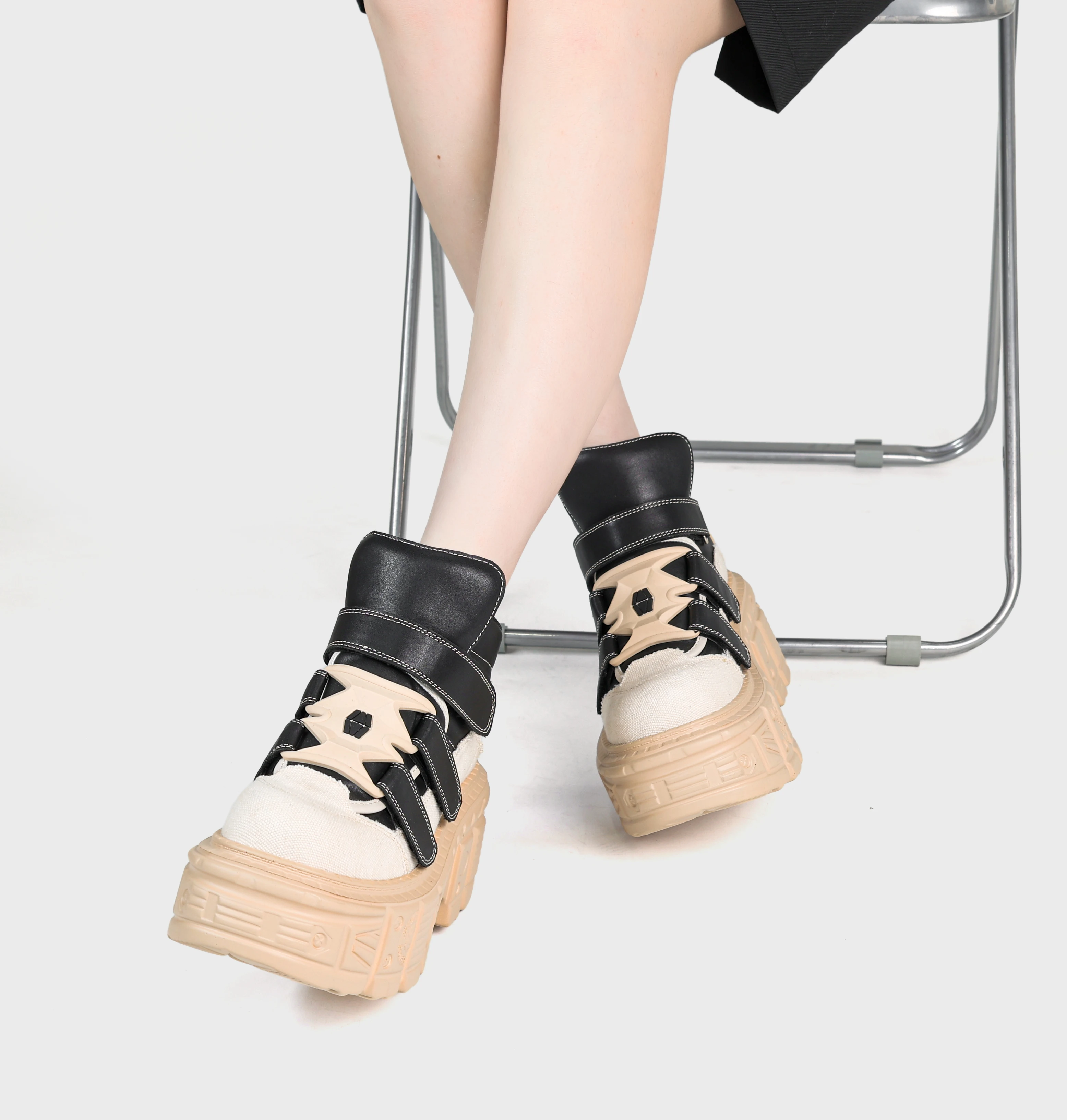 Gothic Enkel Rock Laarzen 2025 Vrouw Sneakers Nieuwe Punk Stijl Vrouwen Schoenen Lace-up Hak Hoogte Platform Schoenen Vrouw metalen Decor