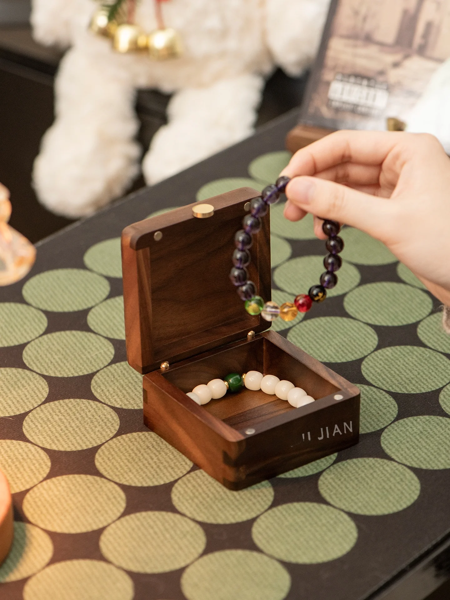 

High End Wooden Crystal Bracelet Nelace Jewelry Storage Box Vintage Sle Handmade Gift Paaging Box for Home Organization