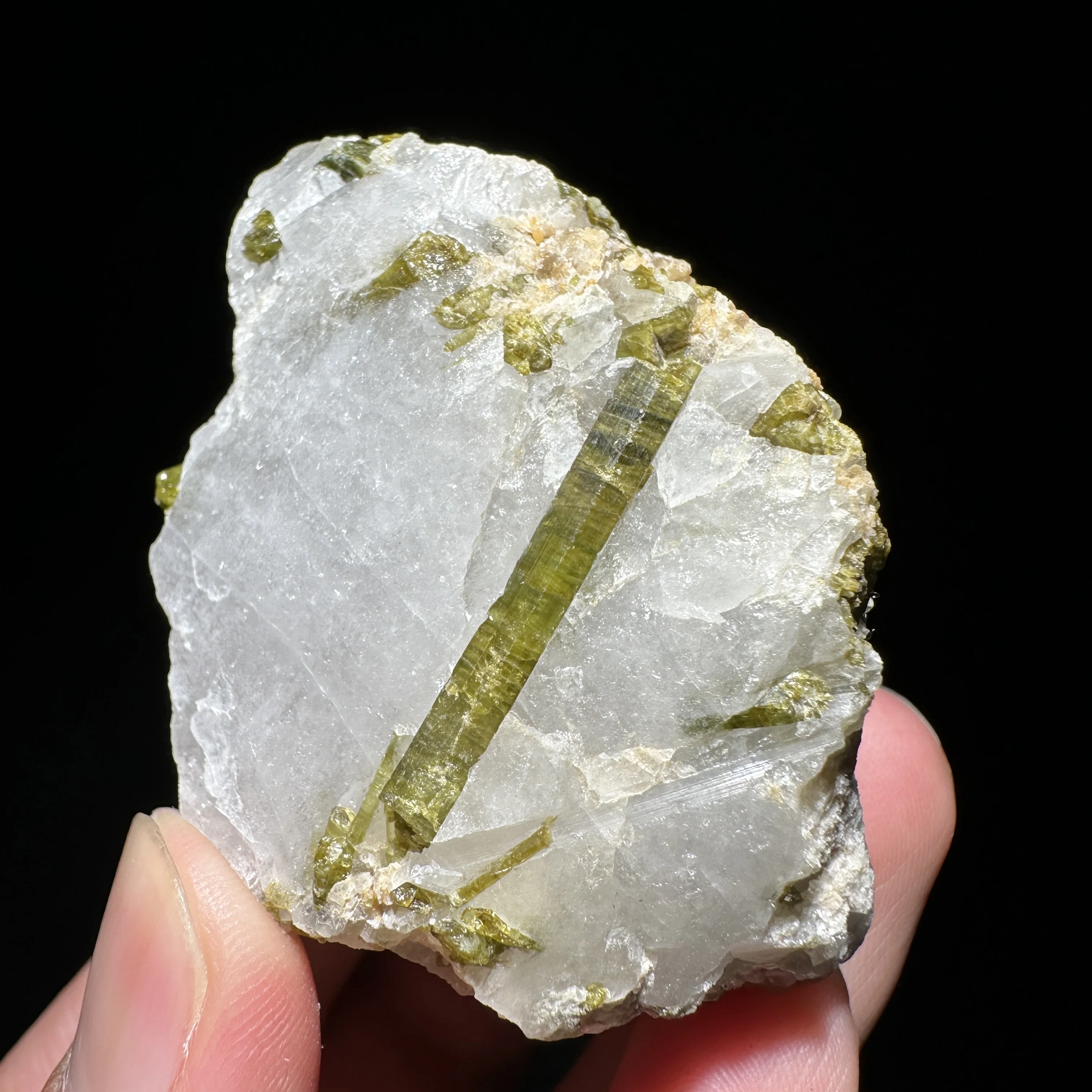 

Natural Stone Green Tourmaline Mineral Specimen Quartz Crystal Rock Healing Home Decoration Gift